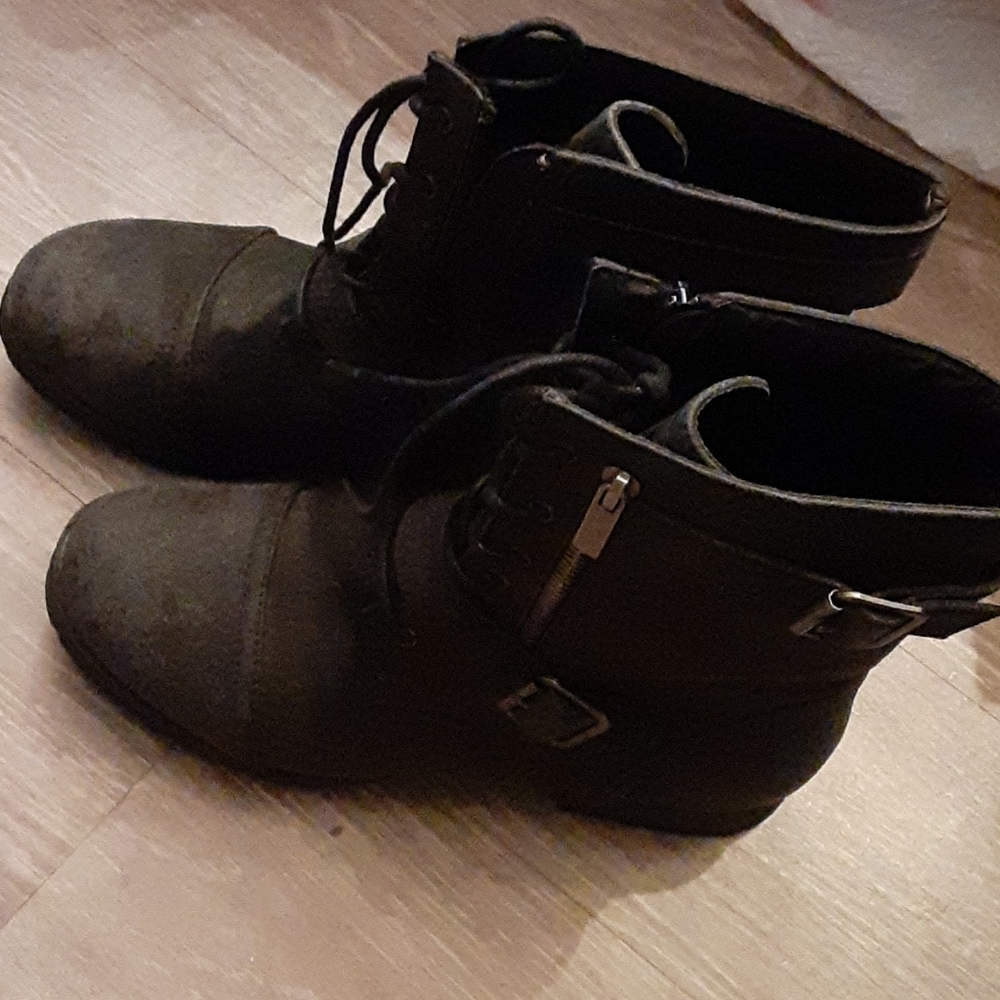 Lorren Boots Womens size 8